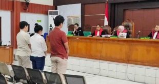 Tiga oknum pegawai Pajak Sumsel, yang mengikuti sidang putusan di PN Palembang, Rabu (7/8/2024). Foto: Sumselheadline/Ela.