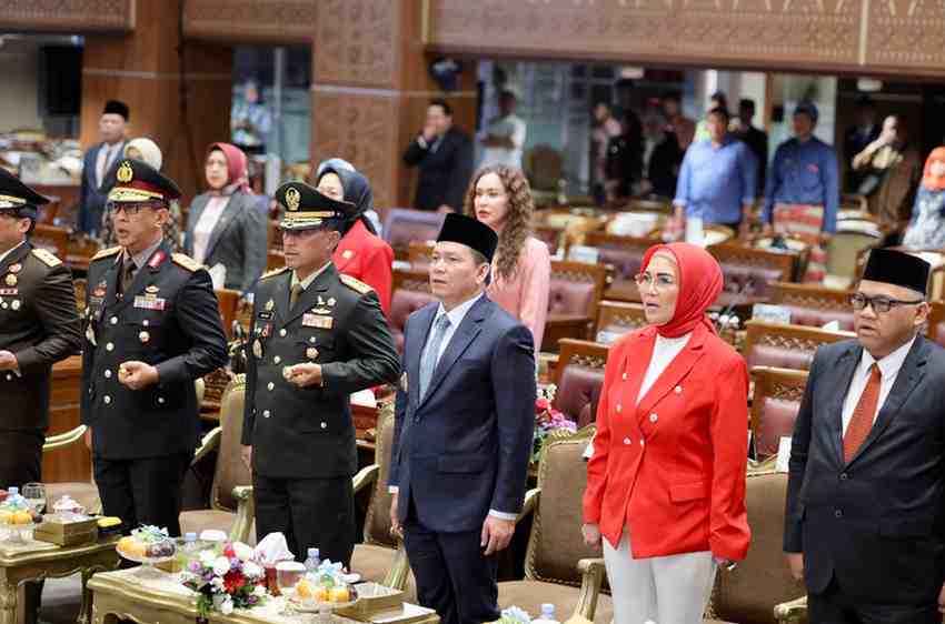 Ketua DPRD Sumsel, Hj Anita Noeringhati, Pj Gubernur Sumsel, Eelen Setiadi, dan sejumnlah Forkompinda menjelang mendengarkan pidato kenegaraan Presiden RI, Joko Widodo, dalam sidang paripurna istimewa DPRD Sumsel, Jumat (16/8/2024). Foto: Humas Pemprov Sumsel.
