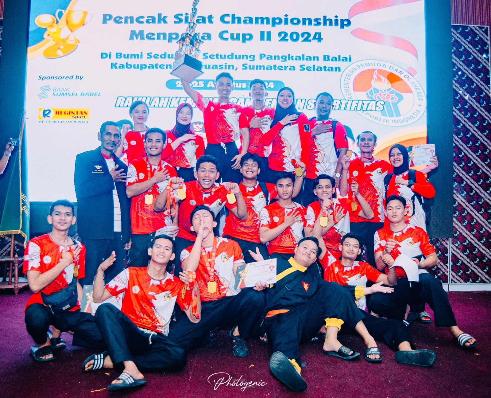 Tim pesilat Polda Sumsel yang berhasil meraih sejumlah medali di Kejurnas Silat Menpora di Banyuasin. Foto: Dok Humas Polda Sumsel.