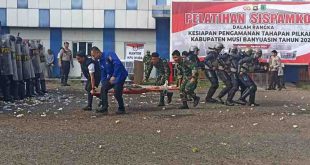 Simulasi pengamanan Pilkada yang digelar Polres Muba di Kota Sekayu, Minggu (25/8/2024). Foto: Kominfo Muba.
