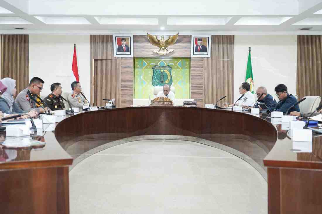 Sekda Muba, Apriyadi memimpin rapat tindaklanjut pembentukan satgas pemberantasan sumur minyak ilegal, Rabu (7/8/2024). Foto: Kominfo Muba.