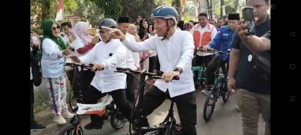 Cawako Palembang, Yudha bersama Baharuddin konvoi bersepeda menuju pendaftaran di KPU, Selasa (27/8/2024). Foto: Sumselheadline/Pitria.