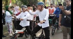 Cawako Palembang, Yudha bersama Baharuddin konvoi bersepeda menuju pendaftaran di KPU, Selasa (27/8/2024). Foto: Sumselheadline/Pitria.