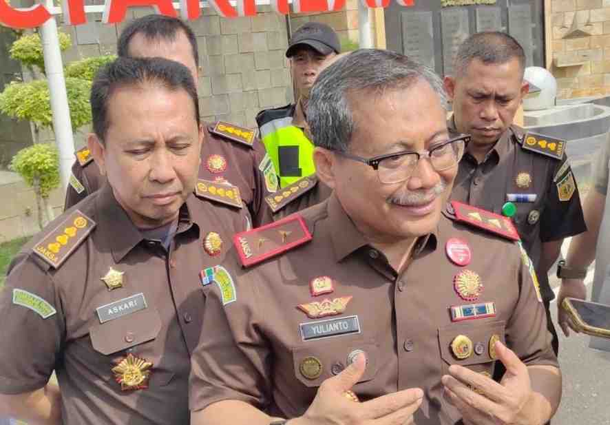 Kepala Kejati Sumsel Dr Yulianto SH MH disela-sela penyampaian rilis pengembalian aset kepada Pemprov Sumsel yang dikuasai pihak lain, Rabu (21/8/2024). Foto: Sumselheadline/Ela.