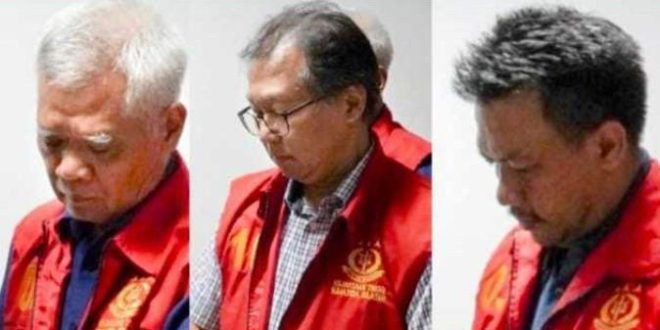Tiga tersangka kasus dugaan korupsi pembangunan LRT Sumsel. Foto: dok kejaksaan.