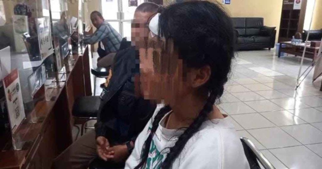 Seorang remaja putri melapor dikeroyok pelaku yang sering melakjkan ujaran kebencian di medsos. Foto: Sumselheadline/Ela.