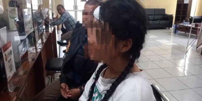Seorang remaja putri melapor dikeroyok pelaku yang sering melakjkan ujaran kebencian di medsos. Foto: Sumselheadline/Ela.