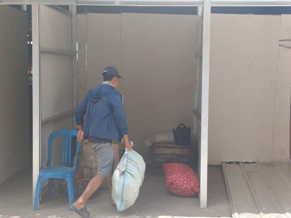 Kios tempat penampungan sementara pedagang Pasar 16 Ilir Palembang. Foto: Sumselheadline/Pitria.