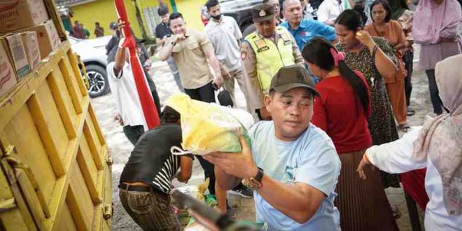 Pemkab Muba bersama Perum Bulog Divre Sumatera Selatan dan Bank Sumsel Babel Cabang Sekayu membuka operasi pasar di Kecamatan Sungai Keruh, Kamis (19/9/2024). Foto: Kominfo Muba.