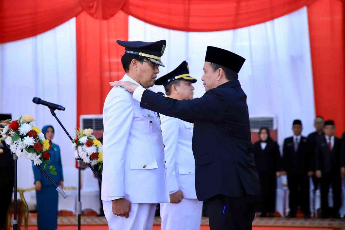 Pj Gubernur Sumsel, Eelen Setiadi melantik Nelson Firdaus Bersama Koimudin Sebagai  Pj Walikota Pagaralam dan  Pj Walikota Lubuklinggau. Foto: Humas Pemprov Sumsel.
