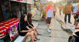 Dua ABG yang kepergok polisi sedang bonceng empat dan melawan arus lalin, Jumat (6/8/2024). Foto: Dok Polisi.