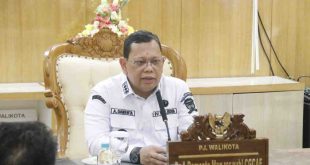 Pj Walikota Palembang, A Damenta memimpin rapat Revie BKB, Palembang, Selasa (24/9/2024). Foto: Kominfo Palembang.