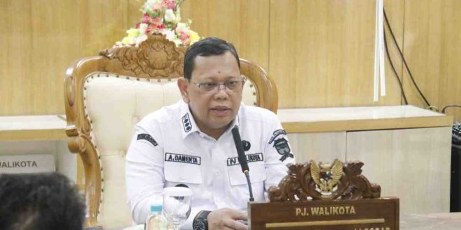 Pj Walikota Palembang, A Damenta memimpin rapat Revie BKB, Palembang, Selasa (24/9/2024). Foto: Kominfo Palembang.