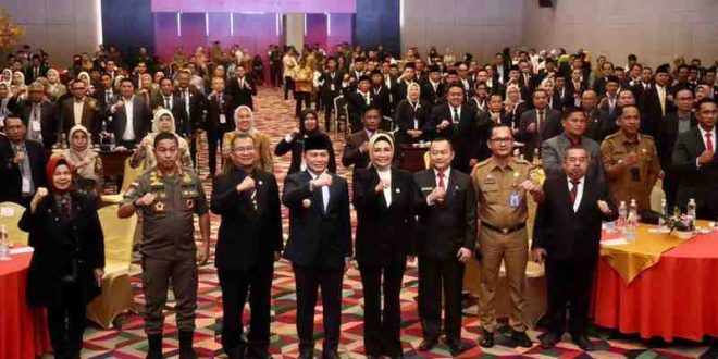 Pj Gubernur Sumsel, Elen Setiadi saat menghadiri Bimtek anggota DPRD se-Kabupaten-kota di Sumsel, Selasa (3/9/2024). Foto: Humas Pemprov Sumsel.