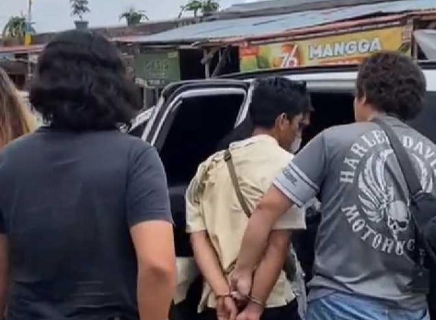 Perlaku curanmor ditangkap, dan polisi menduga pelaku terkait kasus pembunuhan seorang pria tanpa busana yang ditemukan tewas di kamar mandi sebuah rumah kontrakan di Mata Merah Kalidoni Palembang beberapa waktu lalu. Foto: Dok Polisi.