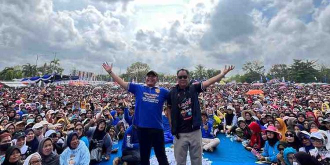 HDCU bersama puluhan ribu warga OKI saat senam sehat di Kayuagung, Minggu (8/9/2024). Foto: Tim HDCU.