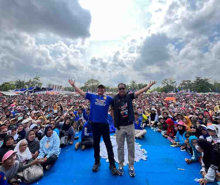 HDCU bersama puluhan ribu warga OKI saat senam sehat di Kayuagung, Minggu (8/9/2024). Foto: Tim HDCU.