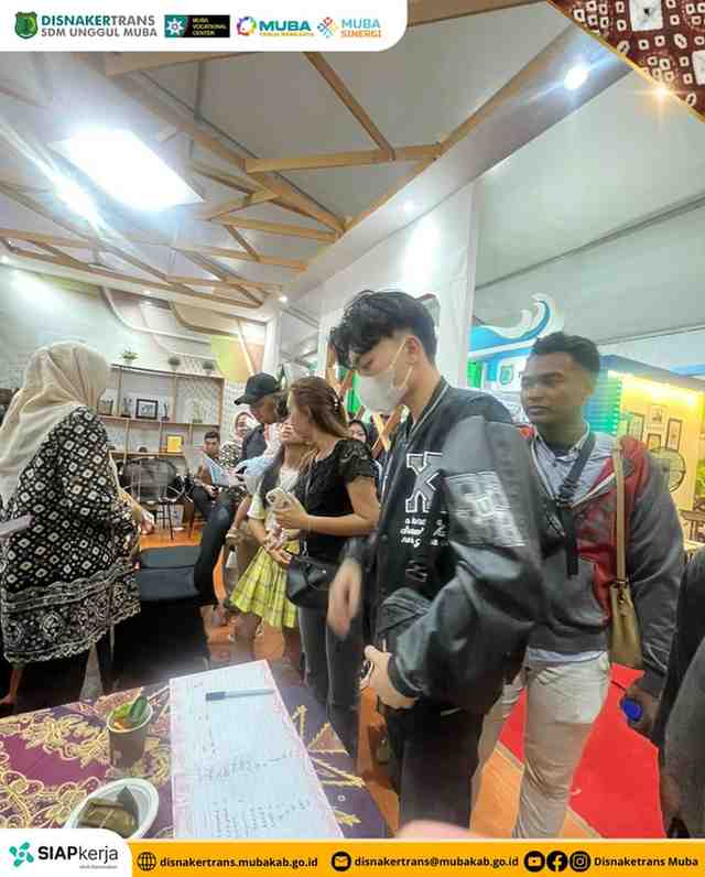 Sejumlah pencari kerja mendatangi arena Jop Pair di Stabel Berkuda, Sekayu, Minggu 929/9/2024). Foto: Kominfo Muba.