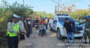 Petugas melakukan olah TKP atas lakalantas di Gandus, Minggu (1/9/2024). Foto: Dok Polisi.