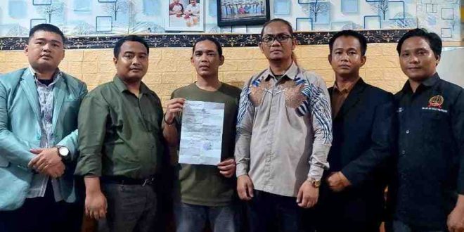 Prengki Adiatmo, SH bersama tim kuasa hukum H Jamak Udin dari LBH SSB, Rabu (25/9/2024). Foto: Sumselheadline/Ela.
