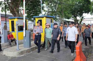 Penjabat Walikota Palembang, A Damenta meninjau sejumlah titik parkir di kawasan BKB, Kamis (26/9/2024). Foto: Kominfo Palembang.