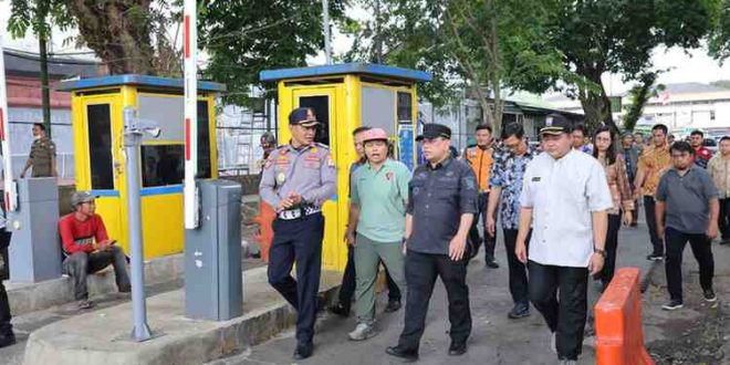 Penjabat Walikota Palembang, A Damenta meninjau sejumlah titik parkir di kawasan BKB, Kamis (26/9/2024). Foto: Kominfo Palembang.