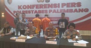 Redo Irawan (20) dan AA (18), tega menghabisi nyawa korban Efendi (28), seorang tukang ojek yang tengah bermain judi online. Foto: Sumselheadline/Ela.