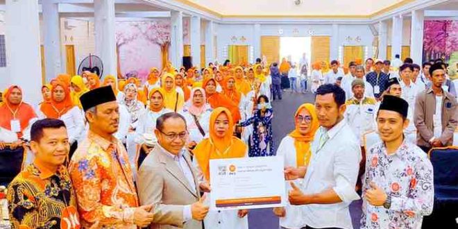 Ketua PKS Sumsel, Muhammad Toha di sela-sela memberikan materi pada Sekolah Cinta Indonesia di Prabumulih, Minggu (8/9/2024). Foto: Dok PKS Sumsel.