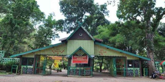 Gerbang hutan wisata punti kayu Palembang. Foto: Dok Sumselheadline.