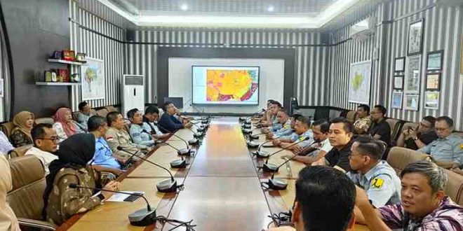 Kepala Bidang Penataan Ruang Kota Palembang Agung Nugraha saat memimpin rapat membahas Sipetarung, Kamis (19/9/2024). Foto: Sumselheadline/Pitria.