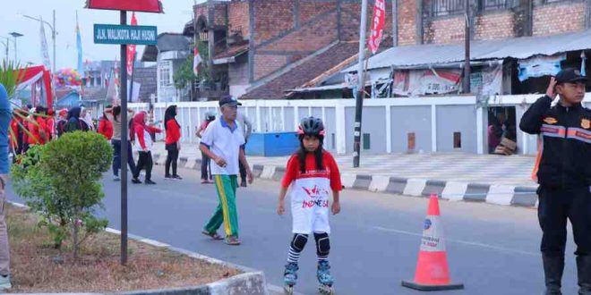 Jalan H Husni di Kecamatan Seberang Ulu I Palembang sebagai kawasan Car Free Day (CFD) di akhir pekan, Minggu (1/9/2024). Foto: Kominfo Palembang.