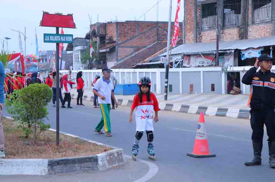 Jalan H Husni di Kecamatan Seberang Ulu I Palembang sebagai kawasan Car Free Day (CFD) di akhir pekan, Minggu (1/9/2024). Foto: Kominfo Palembang.