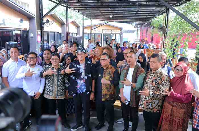 Menteri Sandiaga Uno menjadi narasumber pada agenda Kelana Nusantara dalam rangka Pengembangan Kabupaten/Kota Kreatif Indonesia yang berlangsung di Utopia Collaboration Space, Minggu (15/9/2024). Foto: Kominfo Palembang.