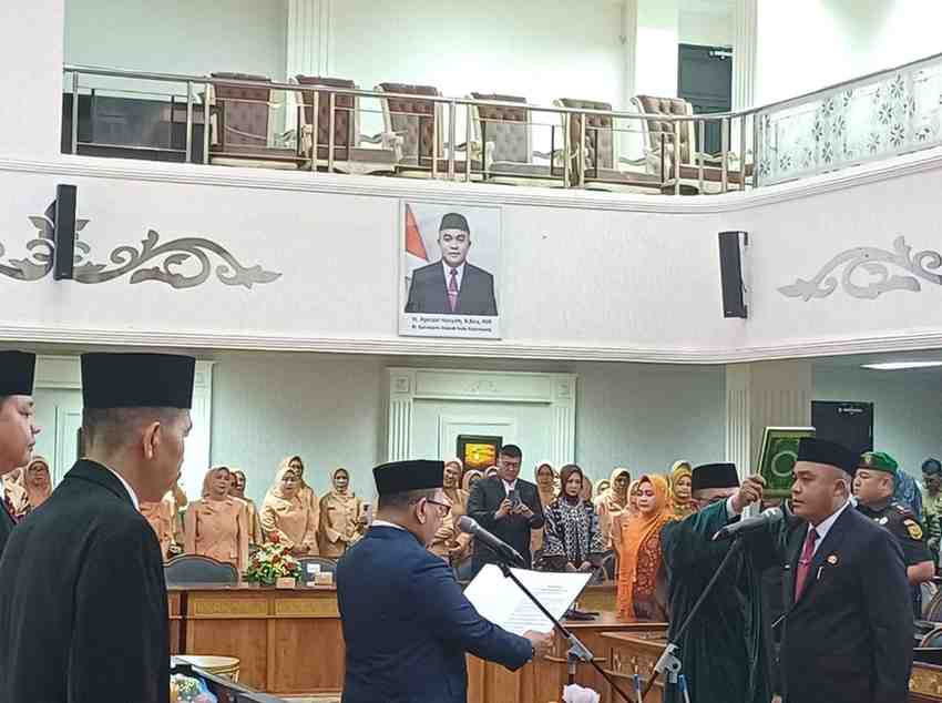 Aprizal Hasyim dilantik menjadi Sekda defenitif Kota Palembang oleh PJ Walikota, A Damenta, Senin (9/9/2024). Foto: Sumselheadline/Pitria.