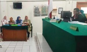 Sidang perdana gugatan karyawati terhadap perusahaan yang memecatnya di PN Palembang, Senin (9/9/2024). Foto: Sumselheadline/Ela.