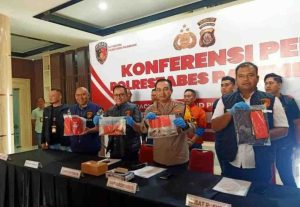 Dirreskrimum Polda Sumsel, Kombes Pol M Anwar Reksowidjojo SH SIk didampingi Kapolrestabes Palembang, Kombes Pol Dr Harryo Sugihhartono, saat press release, Selasa (10/9/2024). Foto: Sumselheadline/Ela.