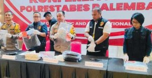 Kapolrestabes Palembang Kombes Pol Harryo Sugihhartono saat pers rils penangkapan pelaku pembunuhan. Foto: Sumselheadline/Ela.