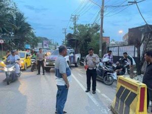 Polisi melakukan olah TKP atas kecelakaan yang menewaskan Fradita di kawasan IT I Palembang, Minggu (29/9/2024). Foto: Sumselheadline/Ela.