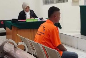 Dwi menjadi terdakwa di PN Palembang, Senin (30/9/2024). Foto: Sumselheadline/Ela.