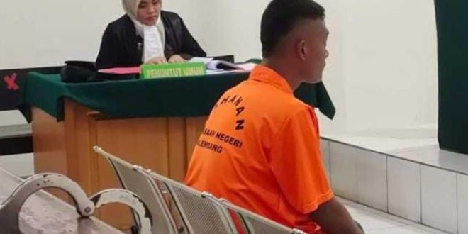 Dwi menjadi terdakwa di PN Palembang, Senin (30/9/2024). Foto: Sumselheadline/Ela.