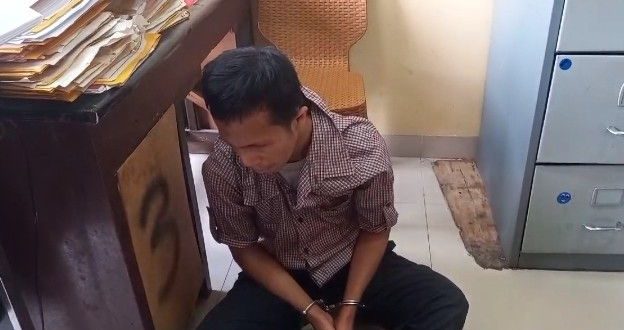 Rian, pelaku penipuan, yang tak mau bayar setelah isi saldo OVO, Selasa (17/9/2024). Foto: Sumselheadline/Ela.