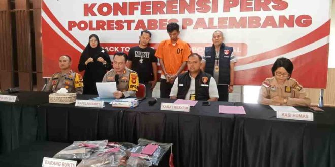 Setelah sempat menjadi TO (target operasi), Adi ditangkap petugas Buser Polsek SU II, Palembang. Foto: Sumselheadline/Ela.