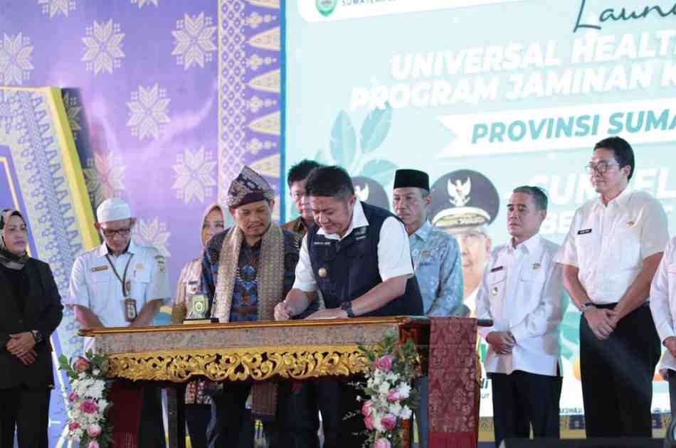 Launching Sumsel Berkat, yang menjamin warga Sumsel berobat secara gratis, dengan cukup membawa KTP. Foto: Dok Humas Pemprov Sumsel.