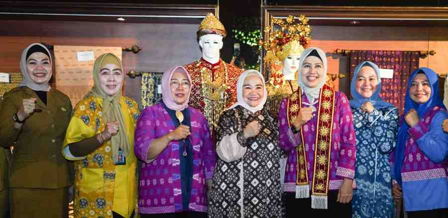 Pj Ketua Dekranasda Sumsel, Melza Elen Setiadi menerima kunjungan kerja pengurus Dekranasda NTB, Senin (7/10/2024). Foto: Humas Pemprov Sumsel.