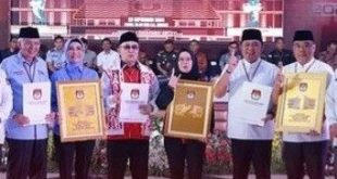 Para Cagub dan Cawagub Sumsel saat pengambilan nomor urut. Foto: IG kpu sumsel.