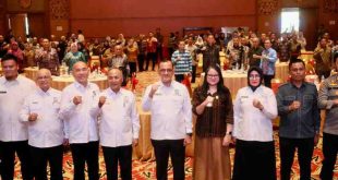 Sekretaris Daerah (Sekda) Sumatera Selatan (Sumsel) Drs. H. Edward Candra, MH secara resmi membuka kegiatan Rapat Koordinasi Komisi Wilayah Forum Sekretaris Daerah Seluruh Indonesia (Komwil Forsesdasi)  Sumatera Selatan di Arya Duta, Sealasa (29/10/2024). Foto: Humas Pemprov Sumsel.