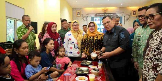 Pj Walikota Palembang, A Damenta melaunching Dapur Sehat di Kecamatan Ilir Timur (IT) 1 Palembang, Kamis (31/10/2024). Foto: Kominfo Palembang.