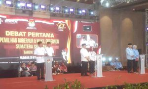 Para pasangan Cagub-Cawagub Sumsel saat menggelar debat di Novotel Palembang, Senin (28/10/2024) malam. Foto:, Sumselheadline/Pitria.