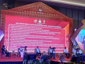 Para Cawako dan Cawawako Palembang saat debat publik di Hotel Santika, Selasa (22/10/2024) malam. Foto: Sumselheadline/Pitria.