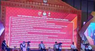 Para Cawako dan Cawawako Palembang saat debat publik di Hotel Santika, Selasa (22/10/2024) malam. Foto: Sumselheadline/Pitria.